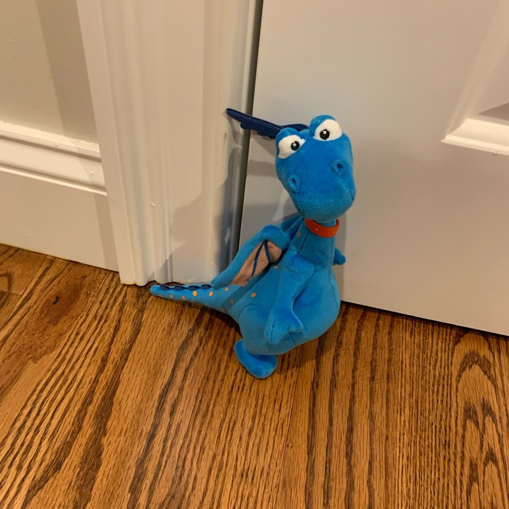 DISNEY STORE DOC MCSTUFFINS STUFFY BLUE DRAGON 9”